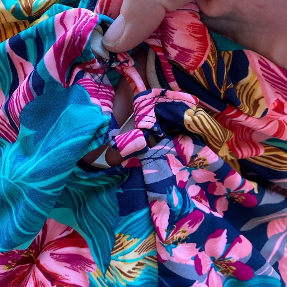 Kona Sol One Piece 👙 - Picture 7 of 9